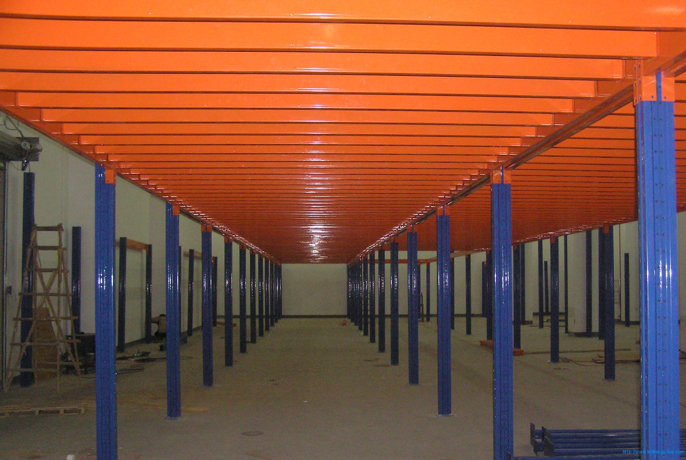 HZ-688型閣樓式貨架應用案例 HZ-688型閣樓式貨架應用案例