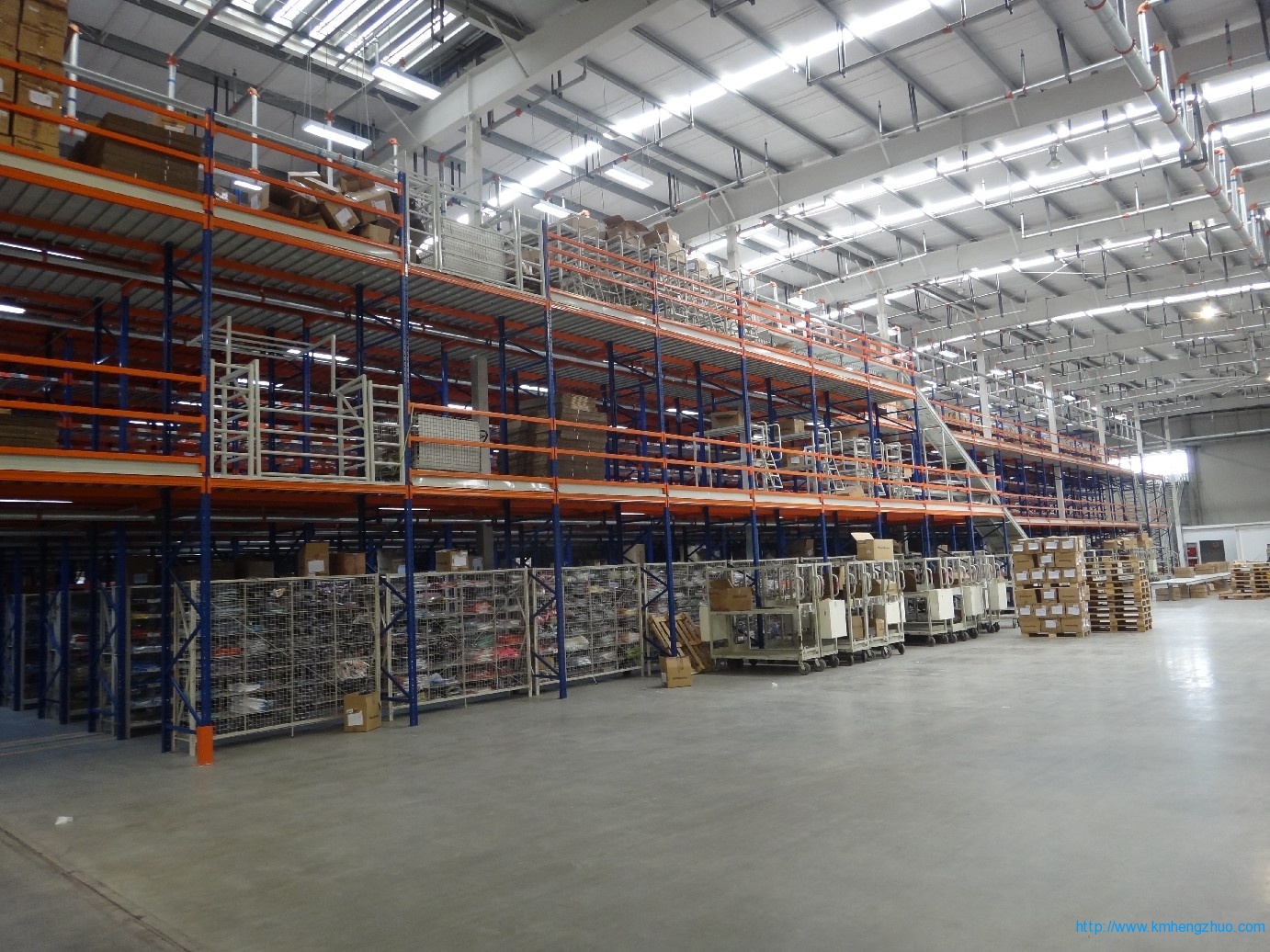 HZ-688型閣樓式貨架應用案例 HZ-688型閣樓式貨架應用案例